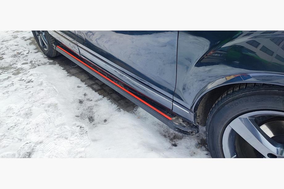 Audi Q7 2005-2015 Estribos Laterales Maya Red (2 uds., Aluminio) Image