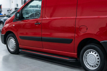 Citroen Jumpy 2007–2017 Estribos Laterales Maya Red (2 uds., Aluminio) foto 1