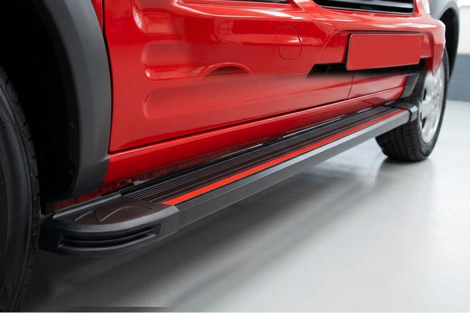 Ford Connect 2006–2009 Estribos Laterales Maya Red (2 uds., Aluminio) Image