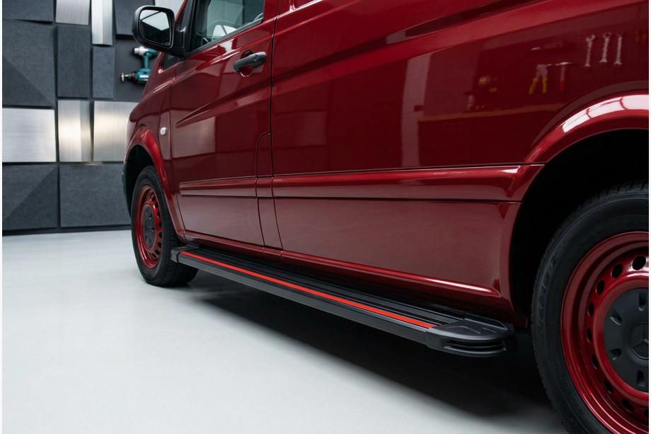 Mercedes Vito W639 2004-2014 Estribos Laterales Maya Red-Black (2 uds., Aluminio) Larga (ExtraLong) Foto 1