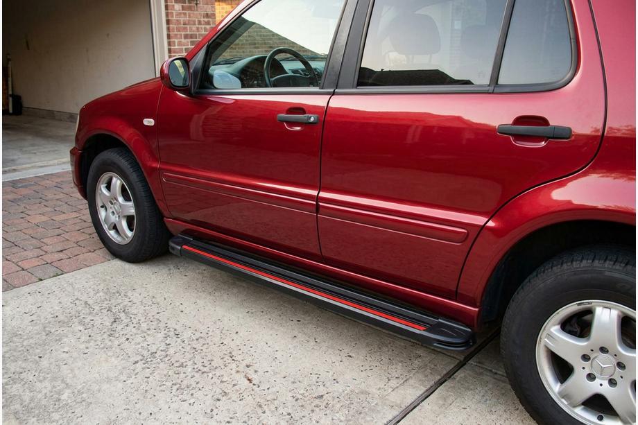 Mercedes ML W163 1997-2005 Estribos Laterales Maya Red (2 uds., Aluminio) Image
