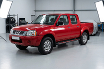 Nissan NP300 1999-2015 Estribos Laterales Maya Red (2 uds., Aluminio) foto 1