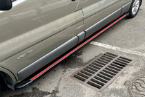Renault Trafic 2001–2015 Estribos Laterales Maya Red-Black (2 uds., Aluminio) foto 2