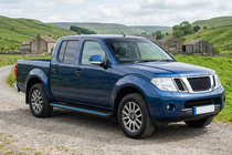 Nissan Navara 2006-2015 Estribos Laterales Maya Blue (2 uds., Aluminio) foto 1