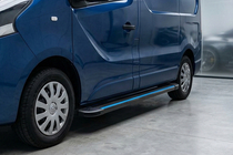 Nissan NV300/Primastar 2016- Estribos Laterales Maya Blue (2 uds., Aluminio) foto 1