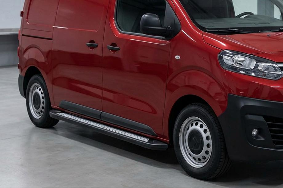 Citroen Jumpy/Dispatch 2017- Estribos Laterales Vision New Black (2 uds., Aluminio) Image