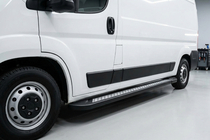 Citroen Jumper 2007-2025 Estribos Laterales New Vision Black (2 uds., Aluminio) foto 1