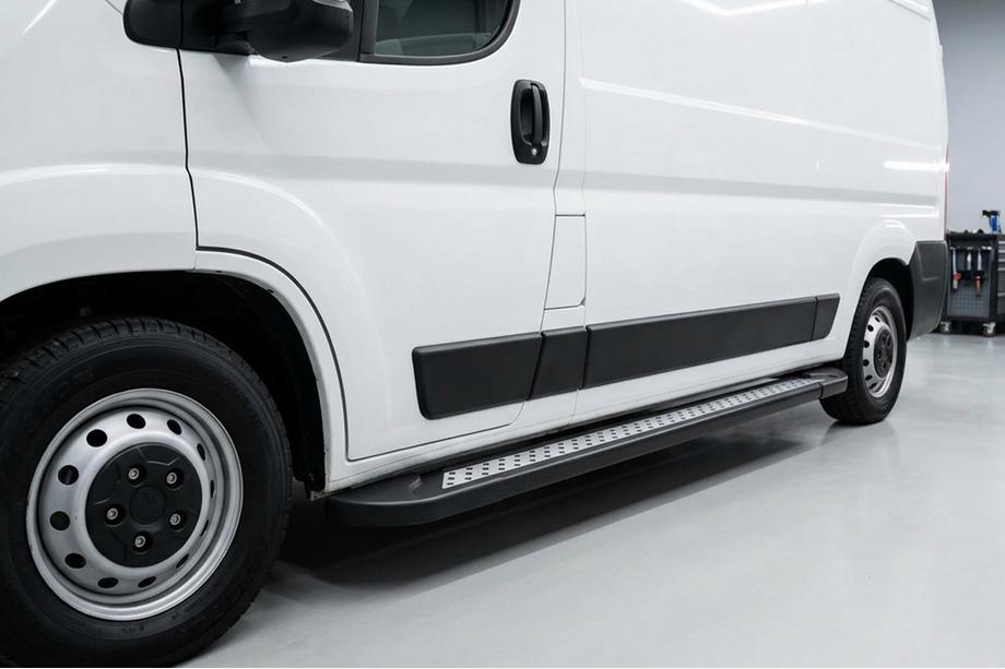 Citroen Jumper 2007-2025 Estribos Laterales New Vision Black (2 uds., Aluminio) Image