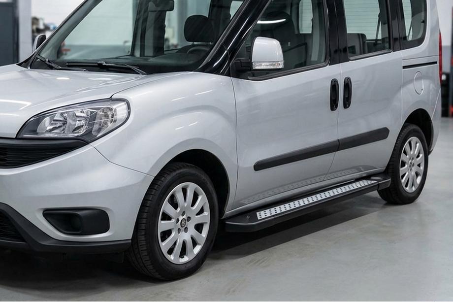 Fiat Doblo II 2010-2022 Estribos Laterales New Vision Black (2 uds., Aluminio) Foto 1