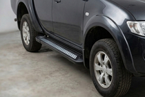 Fiat Fullback 2016- Estribos Laterales New Vision Black (2 uds., Aluminio) foto 1