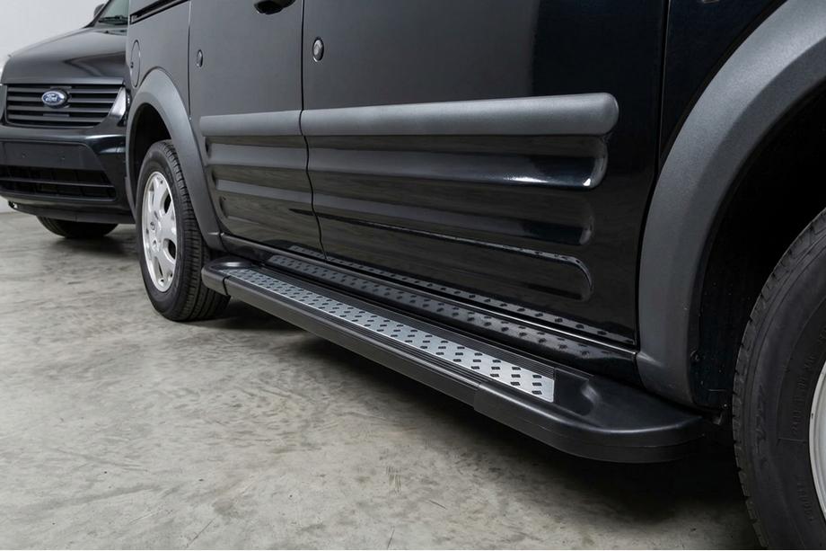 Ford Connect 2002–2006 Estribos Laterales New Vision Black (2 uds., Aluminio) Image