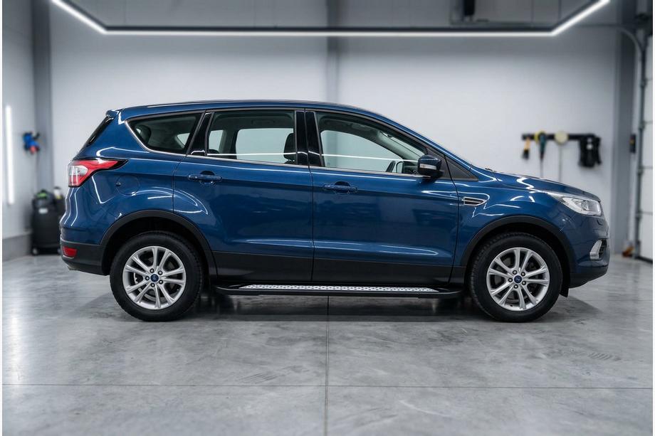Ford Kuga/Escape 2013-2019 Estribos Laterales Vision New Black (2 uds., Aluminio) Con moldura negra en las puertas Foto 1