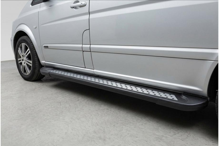 Mercedes Viano 2004-2014 Estribos Laterales New Vision Black (2 uds., Aluminio) Batalla Larga Image