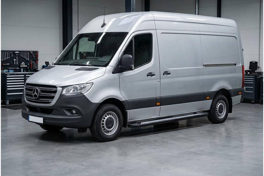 Mercedes Sprinter W907/W910 2018- Estribos Laterales New Vision Black (2 uds., Aluminio) Largo/ExtraLargo Image