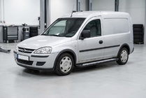 Opel Combo 2002–2012 Estribos Laterales New Vision Black (2 uds., Aluminio) foto 1
