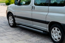 Peugeot Partner 1996-2008 Estribos Laterales New Vision Black (2 uds., Aluminio) foto 1
