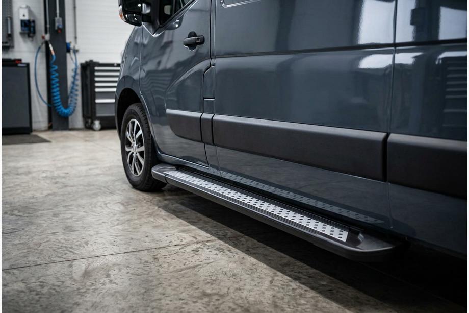 Renault Master 2011-2023 Estribos Laterales New Vision Black (2 uds., Aluminio) Image