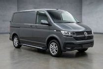Volkswagen T6 2015-2024 Estribos Laterales New Vision Black (2 uds., Aluminio) Batalla Larga foto 1