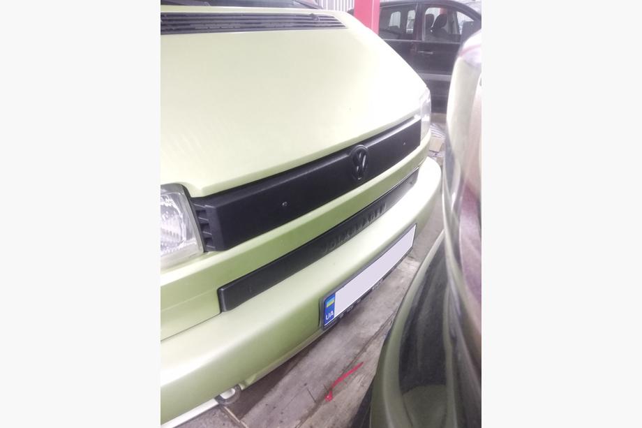 Volkswagen T4 Caravelle/Multivan 1990–2003 Cubierta de rejilla delantera de invierno Brillante para frente inclinado Foto 2