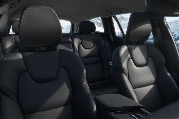 Revisión de vsedorozhnogo de camioneta Volvo V60 Cross Country Foto 8