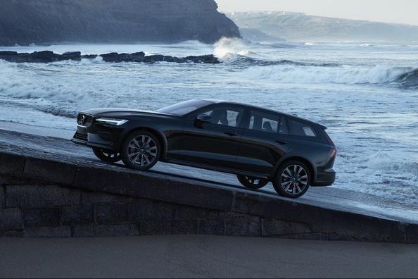 Revisión de vsedorozhnogo de camioneta Volvo V60 Cross Country Foto 11