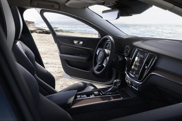 Revisión de vsedorozhnogo de camioneta Volvo V60 Cross Country Foto 6