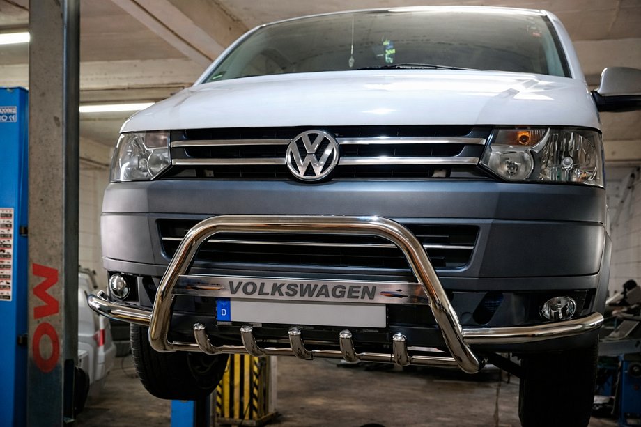 Volkswagen T5 2010-2015 Defensa Delantera WT004ST (Acero Inoxidable) Image