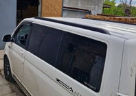 Volkswagen T5 Caravelle 2004-2010 Barras de techo integradas (negras) foto 43