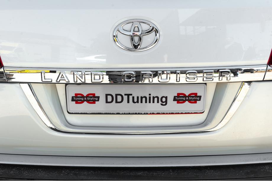 Toyota Land Cruiser 200 2007-2021 Soporte de Matrícula Estándar Negro Foto 2