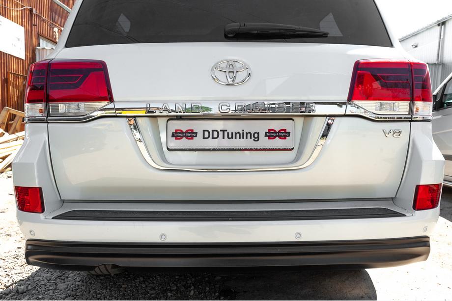 Toyota Land Cruiser 200 2007-2021 Soporte de Matrícula Estándar Negro Foto 3