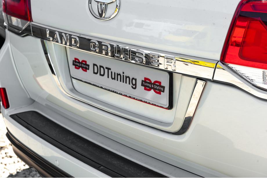 Toyota Land Cruiser 200 2007-2021 Soporte de Matrícula Estándar Negro Foto 9