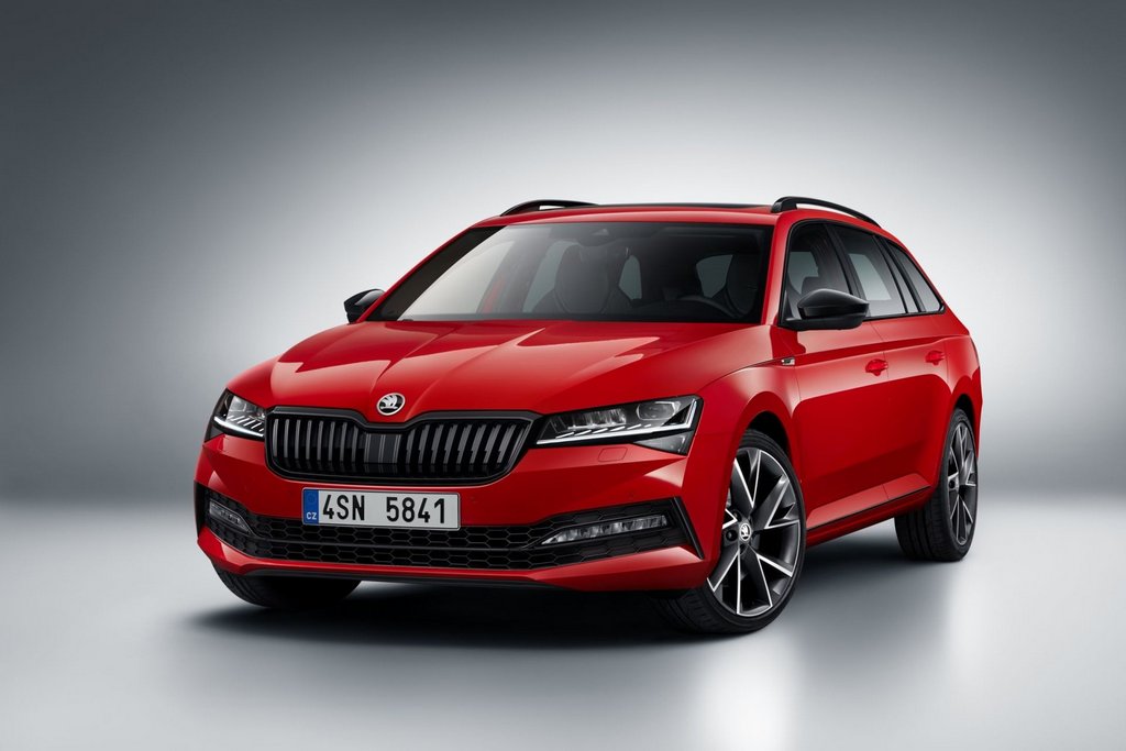 Versión rediseñada de la camioneta Skoda Superb Combi