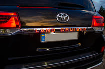 Toyota Land Cruiser 200 2007-2021 Moldura LED sobre la matrícula (2016+) foto 3