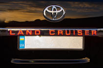Toyota Land Cruiser 200 2007-2021 Moldura LED sobre la matrícula (2016+) foto 4