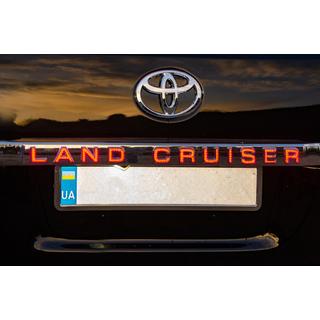 Moldura LED sobre la matrícula (2016+) Toyota Land Cruiser 200 2007-2021 foto 4