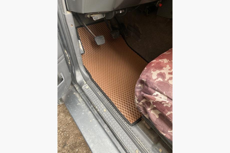 Nissan Patrol Y60 1988–1997 Alfombrillas EVA (rojo ladrillo) 2 Piezas (Delanteras) Foto 11