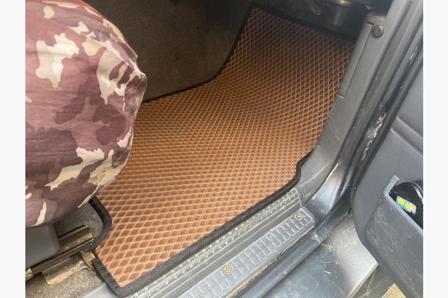 Nissan Patrol Y60 1988–1997 Alfombrillas EVA (rojo ladrillo) 2 Piezas (Delanteras) Foto 4