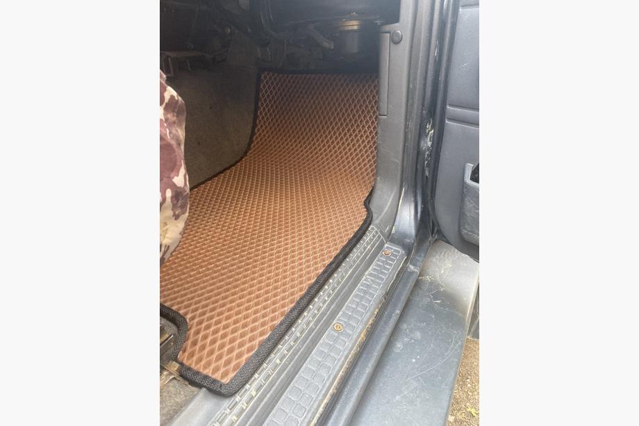 Nissan Patrol Y60 1988–1997 Alfombrillas EVA (rojo ladrillo) 2 Piezas (Delanteras) Foto 5