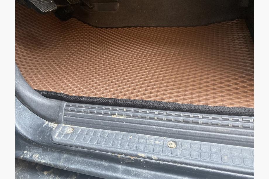 Nissan Patrol Y60 1988–1997 Alfombrillas EVA (rojo ladrillo) 2 Piezas (Delanteras) Foto 9