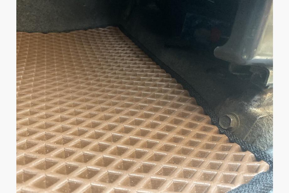 Nissan Patrol Y60 1988–1997 Alfombrillas EVA (rojo ladrillo) 2 Piezas (Delanteras) Foto 10