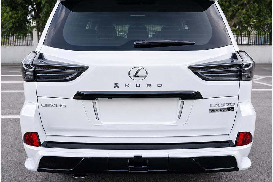 Lexus LX570/450d 2008-2022 Emblema / insignia KURO Black Edition (3 uds.) Image