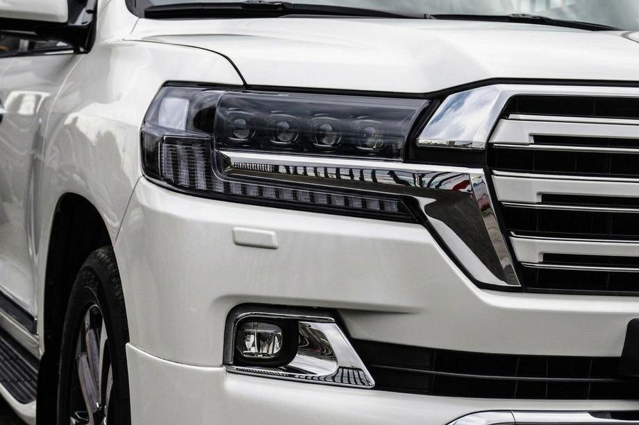 Toyota Land Cruiser 200 2007-2021 Faros Delanteros 2016+ (Bugatti) Image