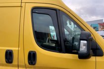 Citroen Jumper 2007-2025 Deflectores de ventana encastrables (2 uds, HIC) foto 1