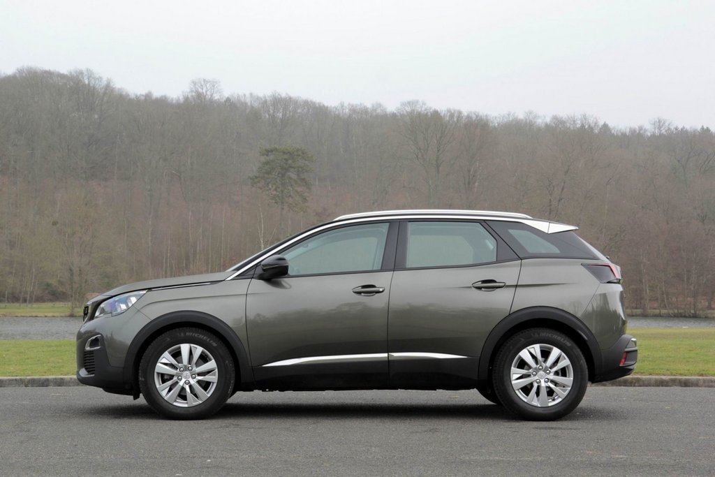 Crossover compacto de Peugeot 3008 de segunda generación