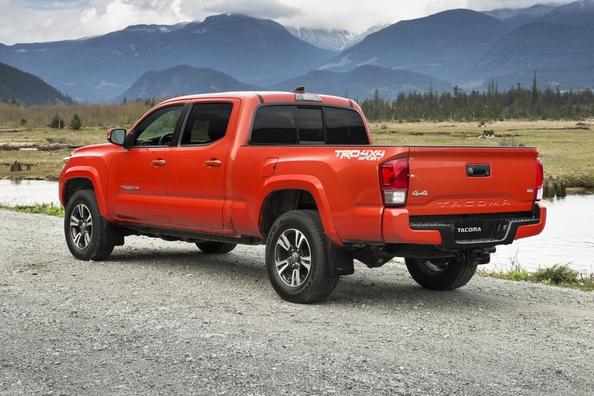 Revisión de camioneta de tamaño mediano Toyota Tacoma Foto 16
