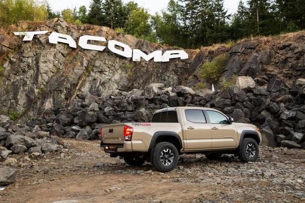 Revisión de camioneta de tamaño mediano Toyota Tacoma Foto 3