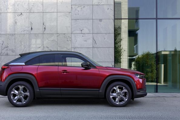 Crossover Mazda MX-30: el primer modelo eléctrico de la compañía japonesa Foto 15