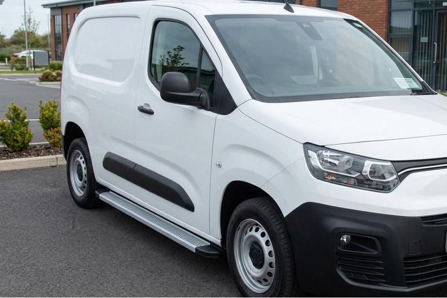 Opel Combo 2019- Estribos Laterales Maya V2 (2 uds., Aluminio) Image