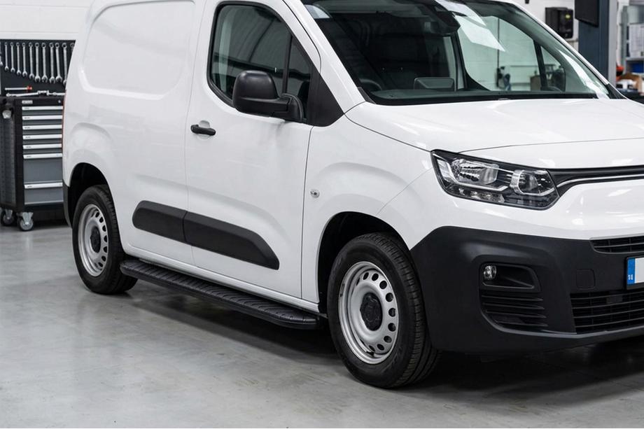 Opel Combo 2019- Estribos Laterales Bosphorus Black (2 uds., Aluminio) Image