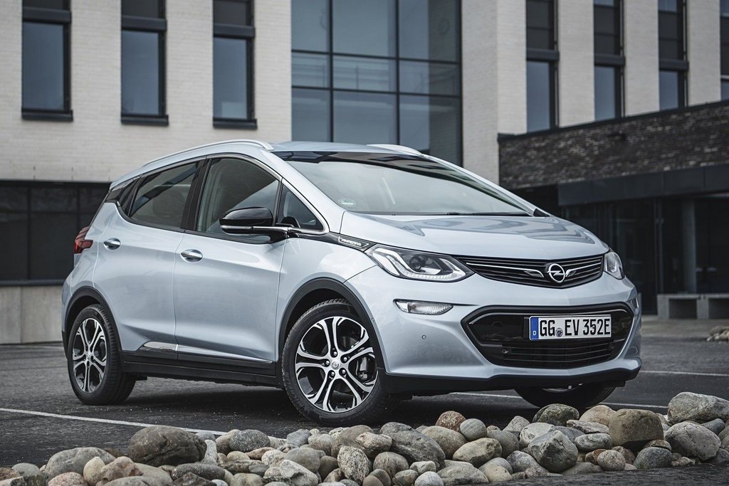 Revisión del hatchback compacto eléctrico Opel Ampera-e